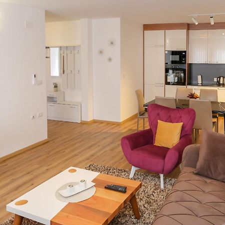 Nest Apartments Gjakova Eksteriør bilde