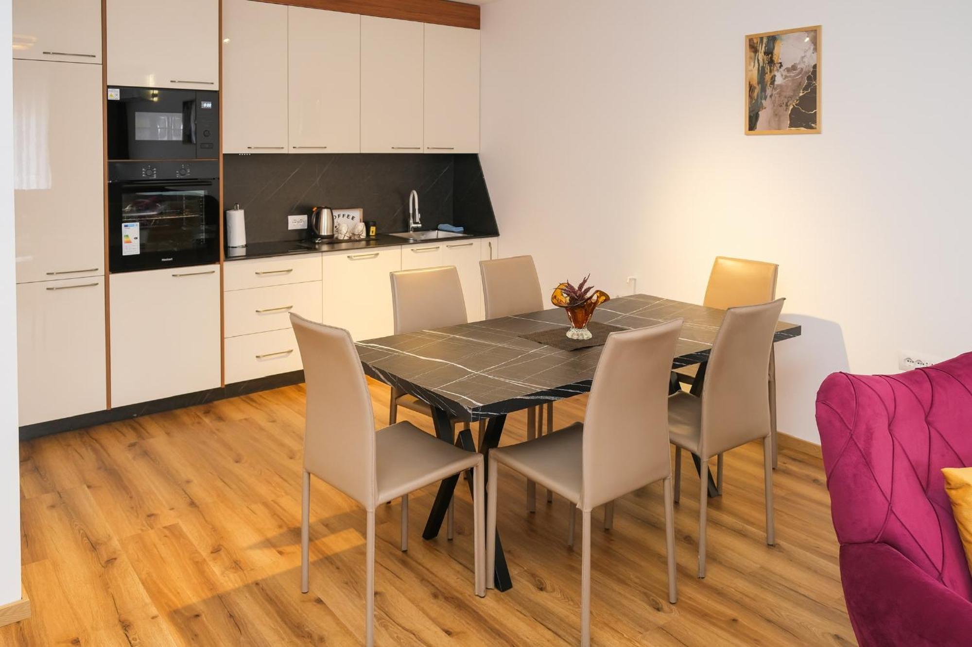 Nest Apartments Gjakova Eksteriør bilde